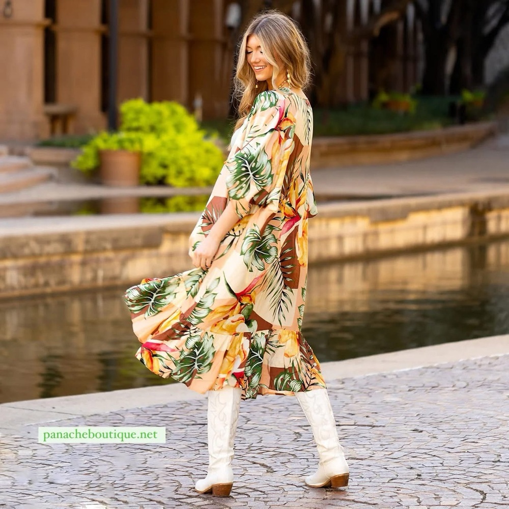 NWT! Boutique Floral Print Kimono! 🌴💕😉